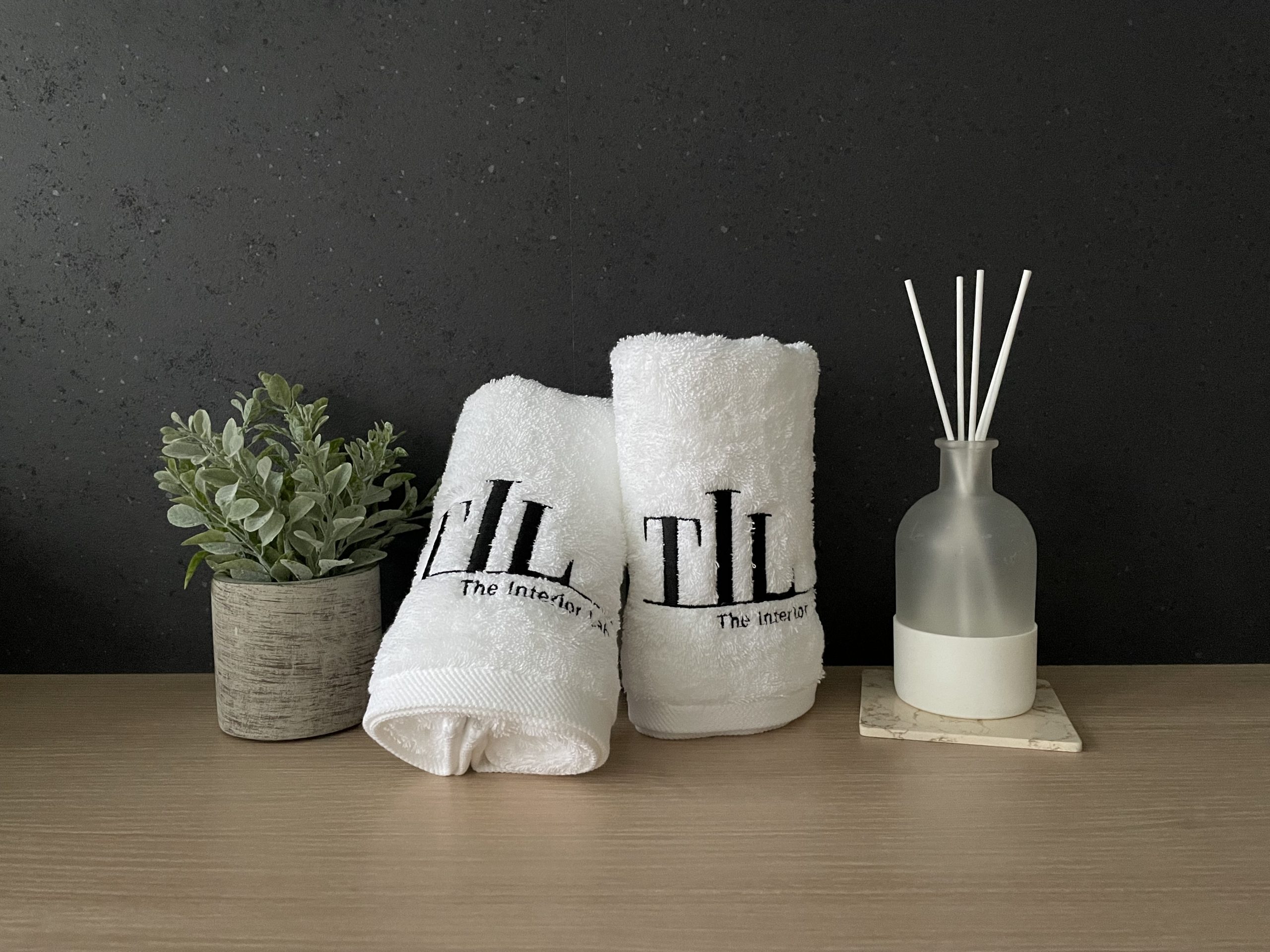 EMBROIDERED HAND TOWEL SET